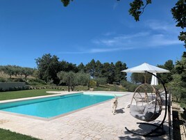 Seasonal outdoor pool, free cabanas, pool umbrellas