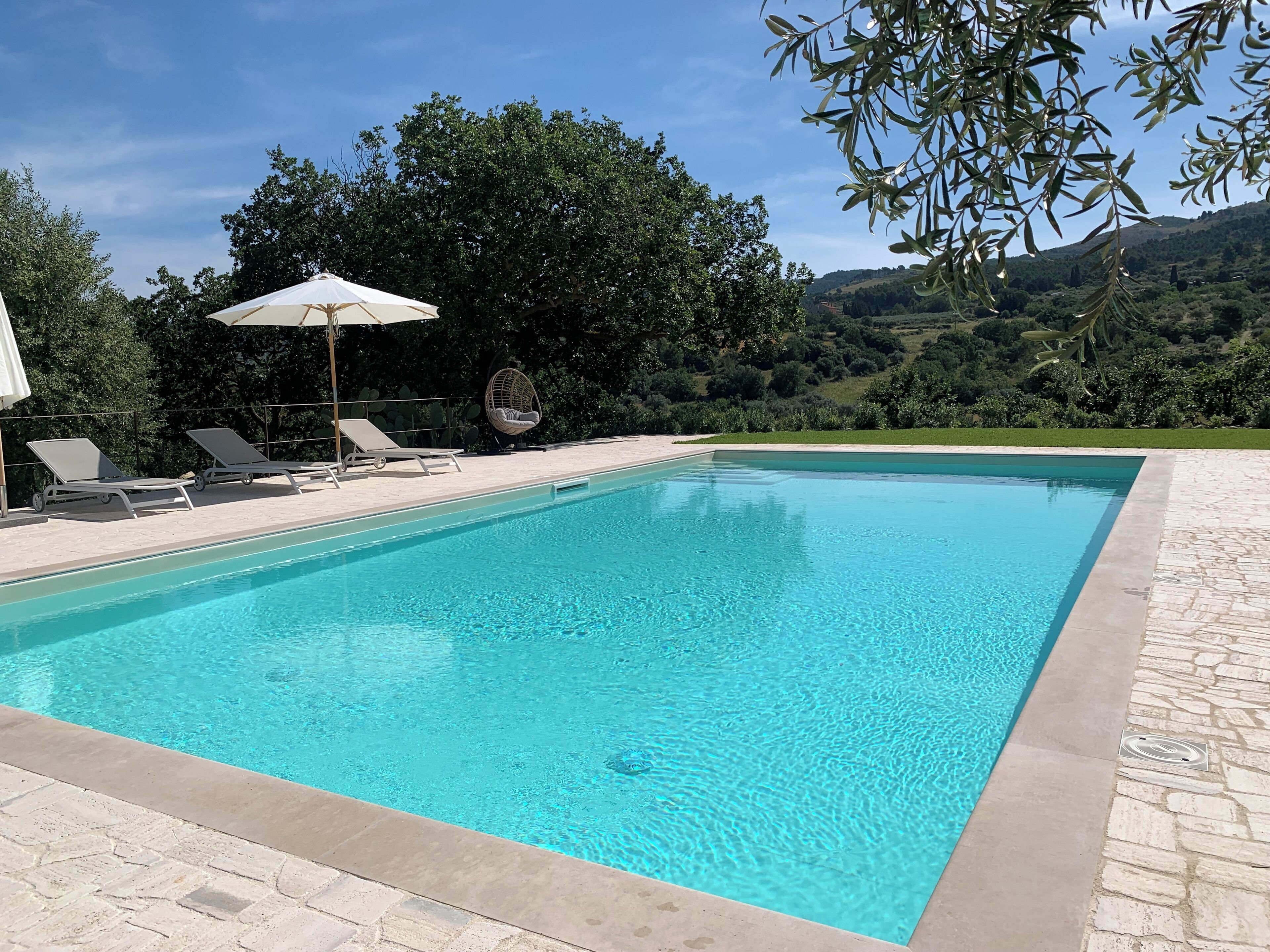 Piscine extérieure (ouverte en saison), cabanons gratuits