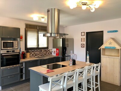 Villa of 125 m², Air conditioning, 4 bedrooms, sleeps 10, terrace, garden ...