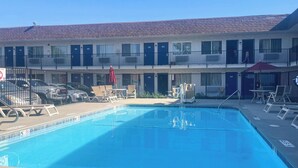 Outdoor pool - Studio 6 – Fort Collins, CO (Fort Collins)