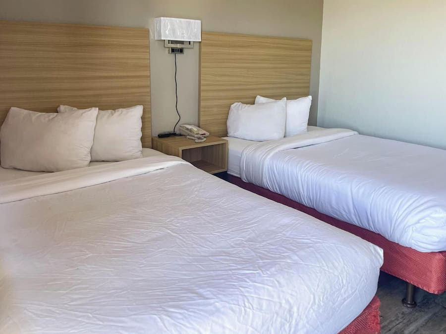WiFi (free), bed sheets