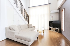 Apartment (805) | Living area