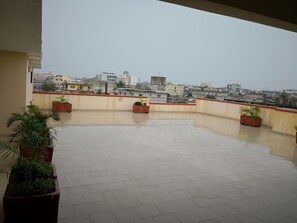Terrace/patio - PRETTY SPACIOUS 2 BEDROOM APARTMENT (Cotonou)