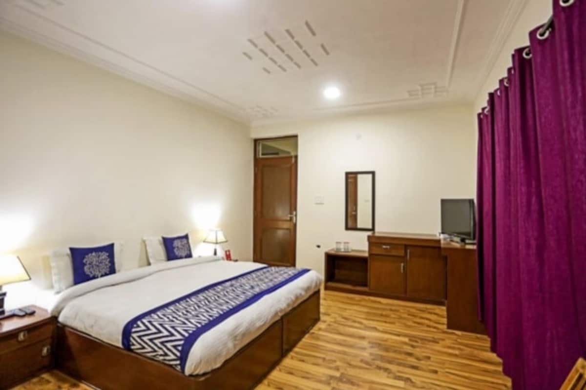 12 bedrooms, blackout curtains, free WiFi, bed sheets