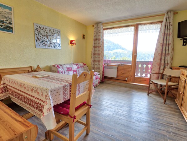 TV - Sunny studio with balcony at 1450m (Notre-Dame-de-Bellecombe)