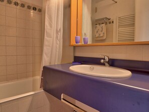 Bathroom - Sunny studio with balcony at 1450m (Notre-Dame-de-Bellecombe)