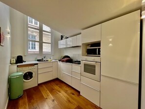 Micro-ondes, four, plaque de cuisson, lave-vaisselle