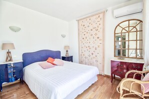 3 chambres, fer et planche à repasser, Wi-Fi, draps fournis