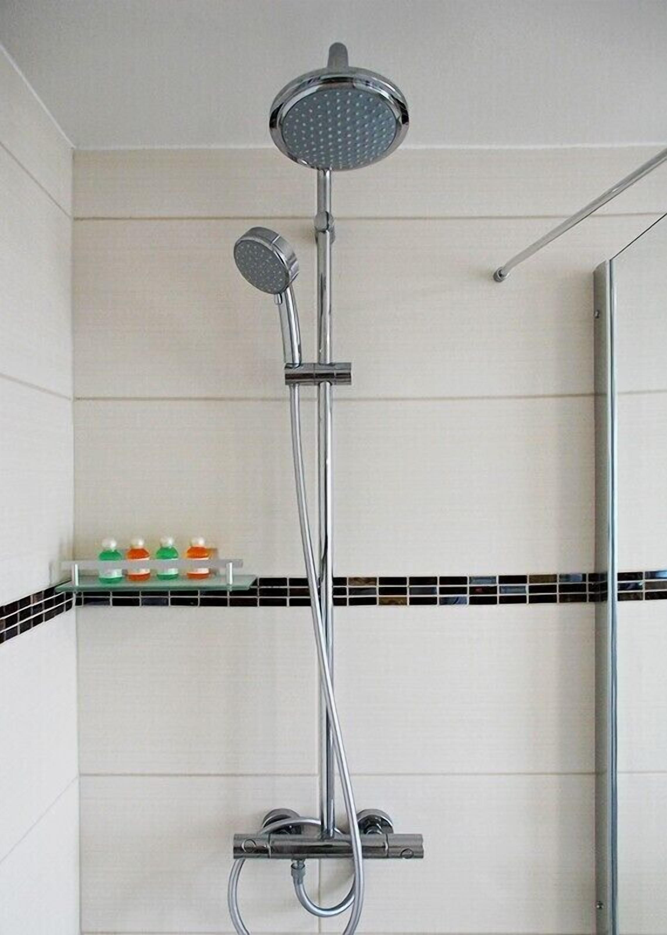 standard double room | bathroom shower