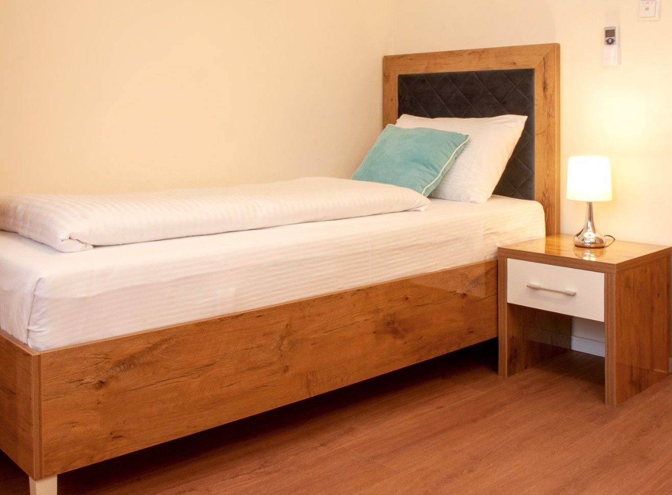 standard single room, 1 bedroom | egyptian cotton sheets, premium bedding, individually decorated