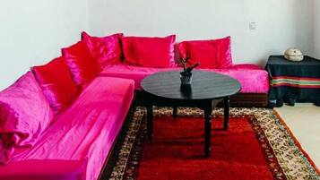 Classic Apartment | 2 bedrooms, free WiFi, bed sheets