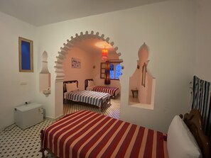 Laptop workspace, free WiFi, bed sheets - Casa Blue Star (Chefchaouen)