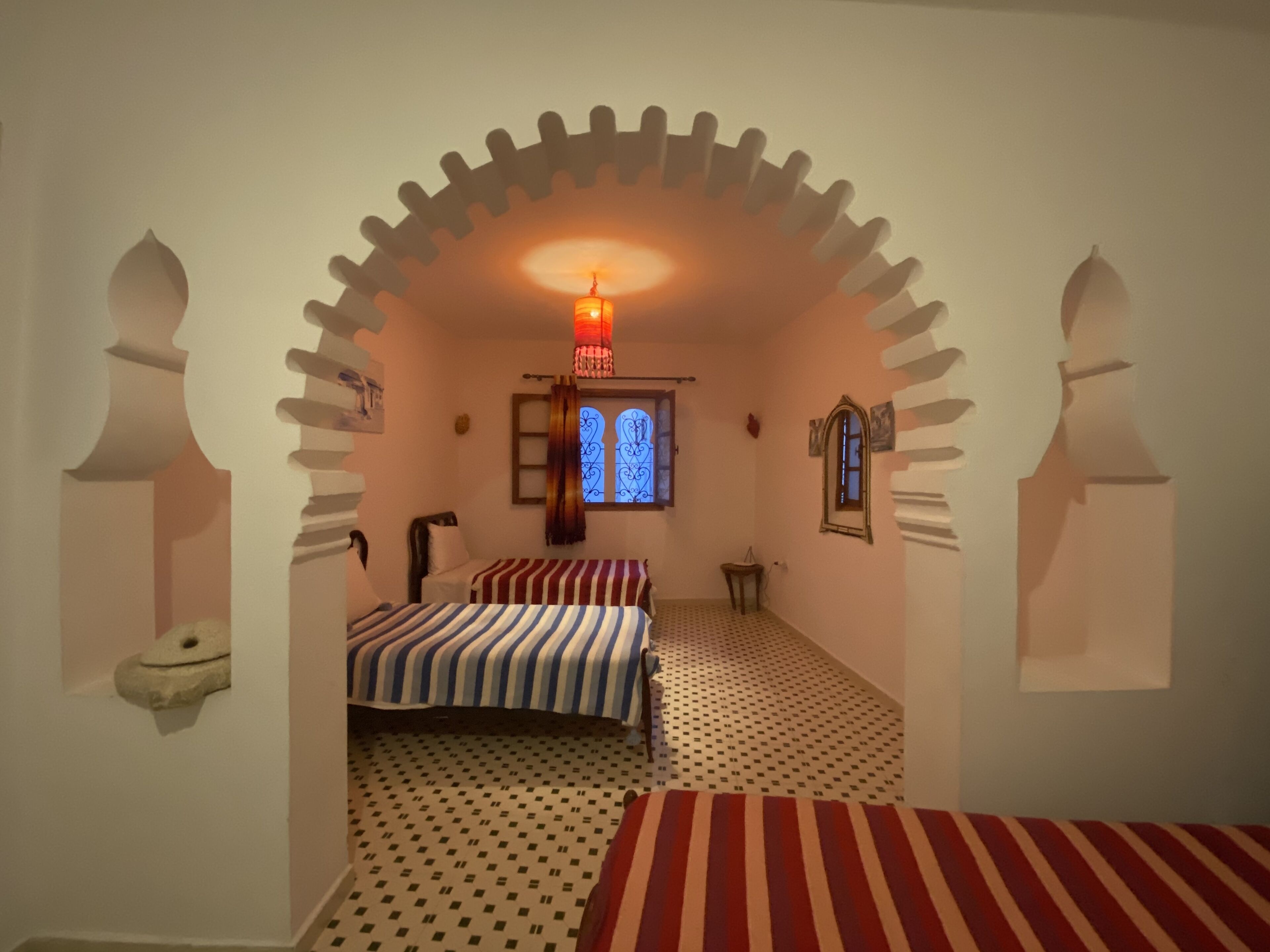 Apartamento família | Espaço de trabalho para notebook, Wi-Fi de cortesia, roupa de cama