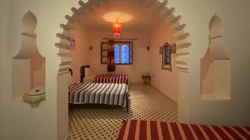 Family Apartment | Laptop workspace, free WiFi, bed sheets