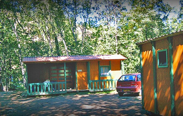 Exterior - --Caravan Number 8-- (ESCARO)