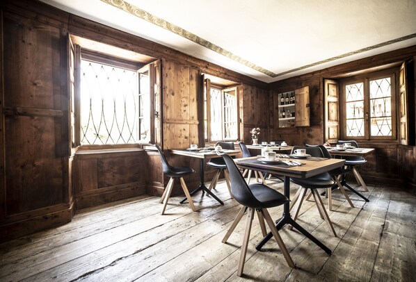 Free daily buffet breakfast - Casa Pasini Foresteria (Piuro)