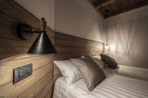 Comfort Double or Twin Room | Free WiFi, bed sheets - Casa Pasini Foresteria (Piuro)