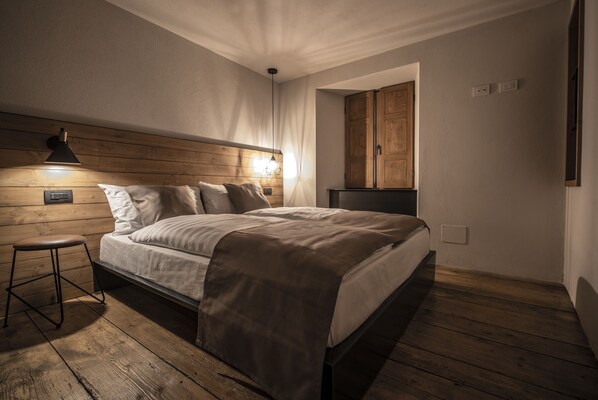 Comfort Double or Twin Room | Free WiFi, bed sheets - Casa Pasini Foresteria (Piuro)