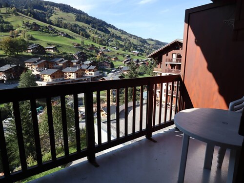 Cozy Duplex with Pool, Sleeps 4-5, Central Arêches-Beaufort, 50m from Shops and Slopes