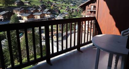 Cozy Duplex with Pool, Sleeps 4-5, Central Arêches-Beaufort, 50m from Shops and Slopes