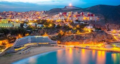 bastante apto cerca de la playa y cornisa