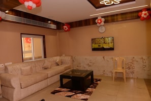 Lobby sitting area - Hotel STM Palace (Coimbatore)