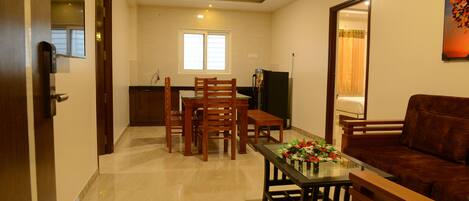 Deluxe Double Room | Interior entrance