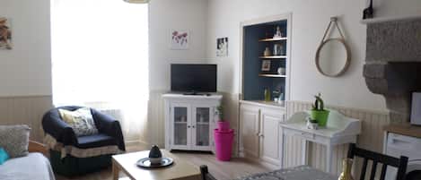 Smart TV, books, offices
