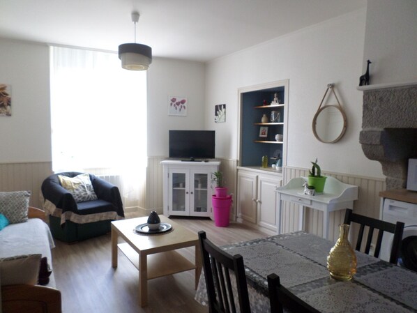Smart TV, books, offices