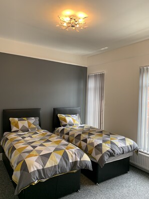 Family Villa | 2 bedrooms, individually decorated, individually furnished - GuywoodHouse (Stockport)