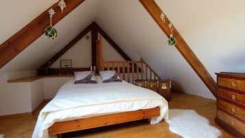 1 slaapkamer, een strijkplank/strijkijzer, wifi