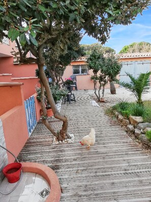 Outdoor dining - Homerez - Comfortable studio in Hyères - 20 m² with barbecue and terrace (Hyères)