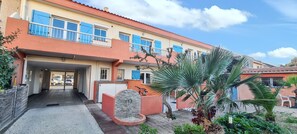 Exterior - Homerez - Comfortable studio in Hyères - 20 m² with barbecue and terrace (Hyères)