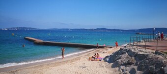 Apartment 100m beach-pool-sleeps 6