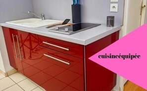 Frigorífic, microones, forn i placa de cuina 