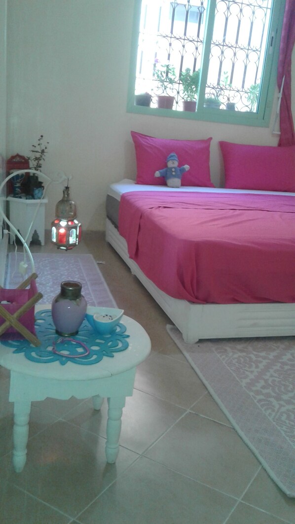 2 chambres, lit de bébé portatif, Wi-Fi, literie fournie