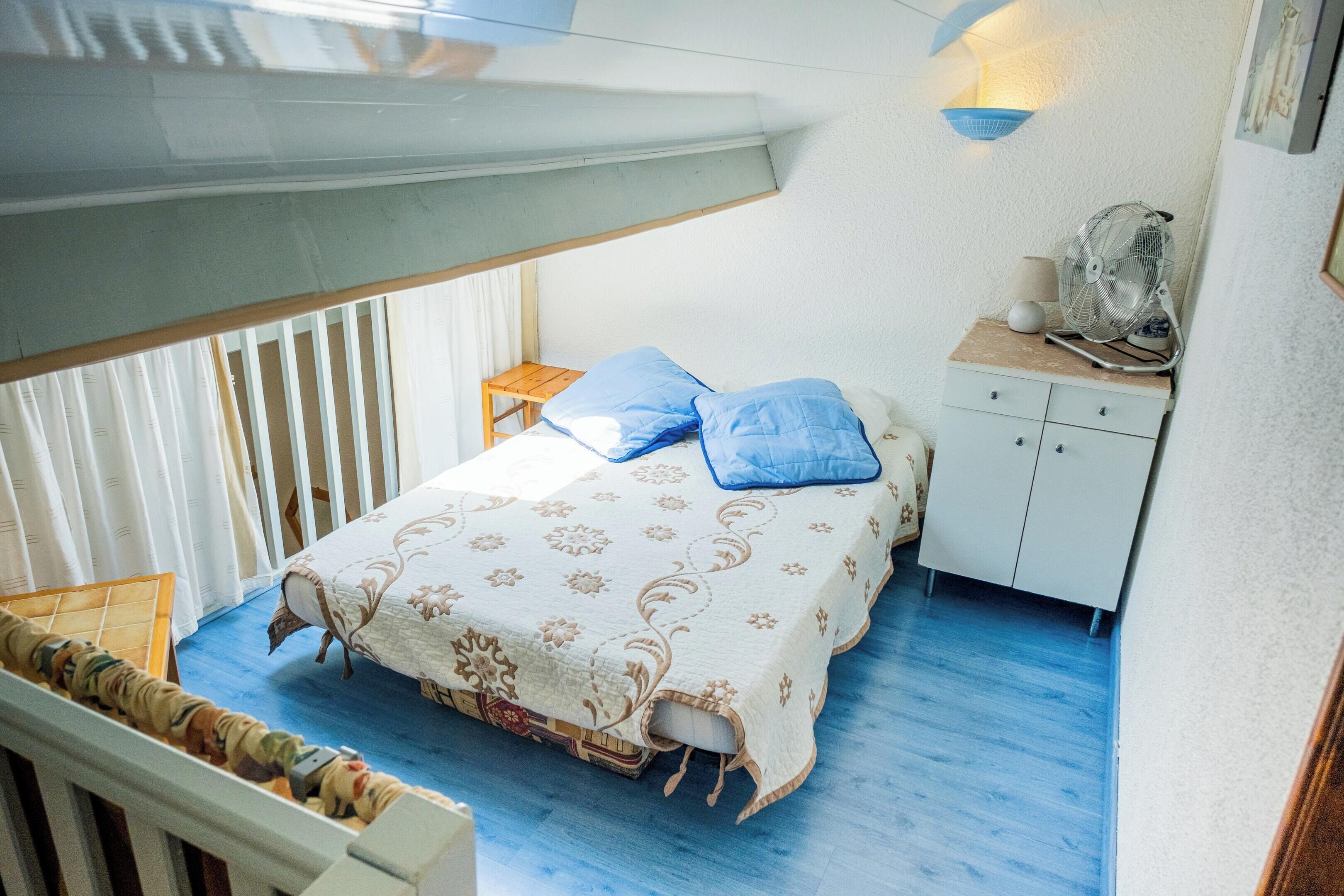 1 slaapkamer, een kluis op de kamer, een strijkplank/strijkijzer