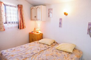 2 bedrooms, iron/ironing board