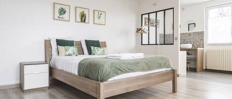 4 bedrooms, iron/ironing board, travel cot, free WiFi