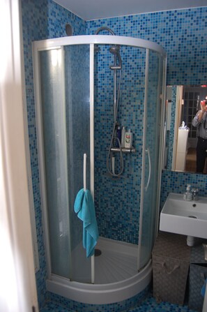 Shower - Terrace apartment 10 minutes from the Metro (Malakoff)
