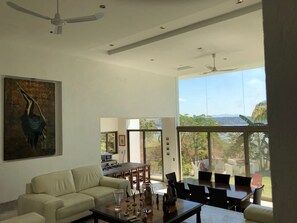 Deluxe-Haus, 3 Schlafzimmer, Raucher, Seeseite | Wohnbereich | Plasmafernseher, Netflix, Streaming-Dienste