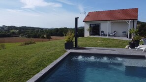 Outdoor pool, a heated pool - Cottage between sea and mountains with private pool (and heated) - View Pyrenees (Laà-Mondrans)
