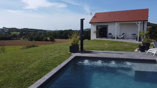 Cottage between sea and mountains with private pool (and heated) - View Pyrenees