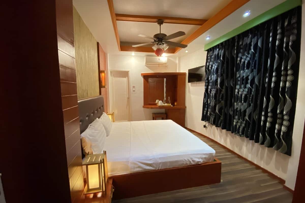 Deluxe Room | 2 bedrooms, soundproofing, iron/ironing board, free WiFi