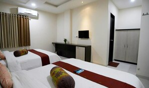 Escritorio, insonorización, ropa de cama y acceso para silla de ruedas 