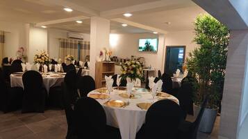 Desayuno a la carta (XOF 2500 por persona)