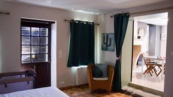 1 quarto, berço de viagem, Wi-Fi, roupa de cama