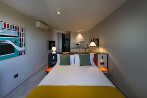Estudio estándar | Cortinas opacas, sistema de insonorización, wifi gratis y ropa de cama