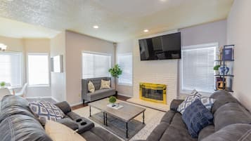 Smart TV, fireplace, DVD player, table tennis