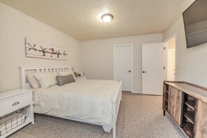 5 bedrooms, in-room safe, desk, iron/ironing board